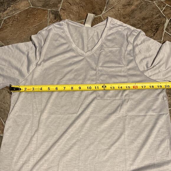 NWOT Go Couture Slub V-Neck Pocket T-Shirt Sz L in Light Gray - Picture 5 of 8